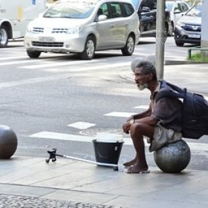 Tríptico Na rua tudo passa