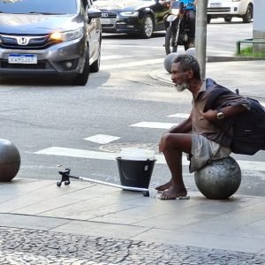 Tríptico Na rua tudo passa3