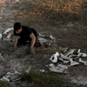 frame do vídeo EXUMAÇÃO